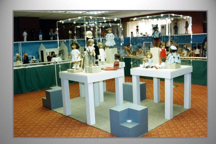 37. The center vitrines-jpg