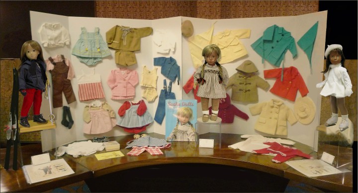 44. SF 2011 Debut bk exh