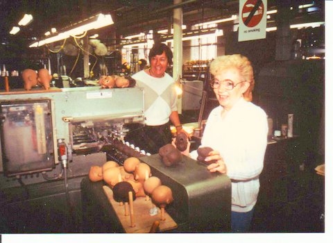 Brenda and Doreen Bell eye painter 1980s